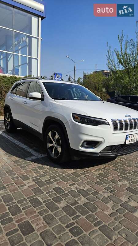 Позашляховик / Кросовер Jeep Cherokee 2019 в 