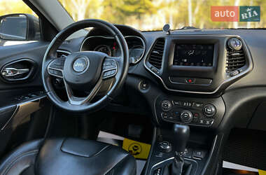 Внедорожник / Кроссовер Jeep Cherokee 2018 в 