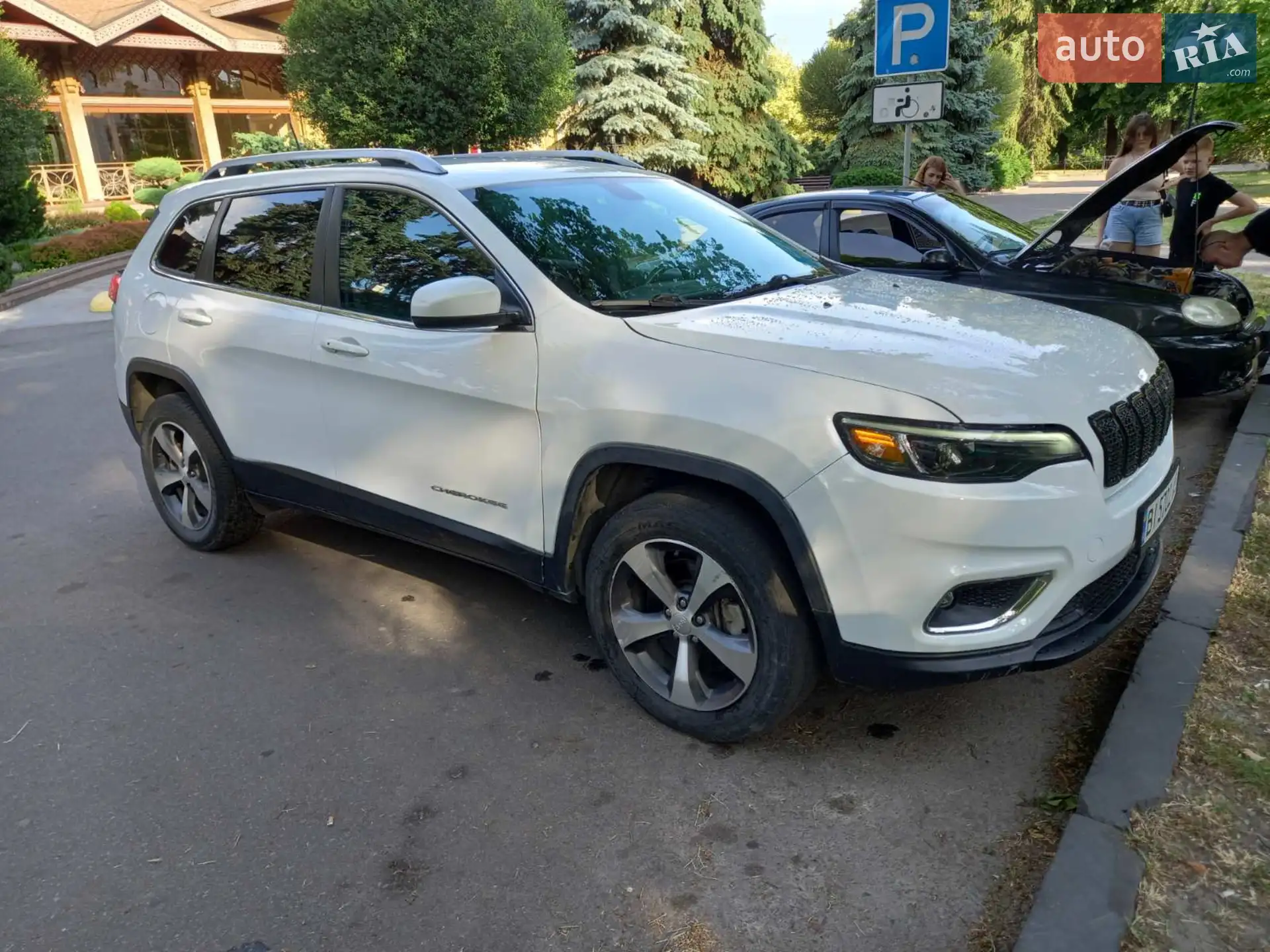 2020 Jeep Cherokee - мініатюра 4