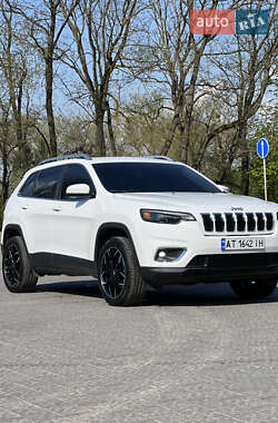 Внедорожник / Кроссовер Jeep Cherokee 2018 в 
