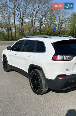 Внедорожник / Кроссовер Jeep Cherokee 2018 в 