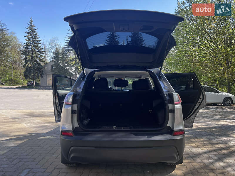 Позашляховик / Кросовер Jeep Cherokee 2018 в Шаргороді