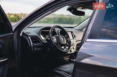 Позашляховик / Кросовер Jeep Cherokee 2020 в 