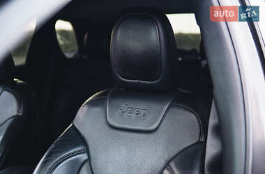 Позашляховик / Кросовер Jeep Cherokee 2020 в 