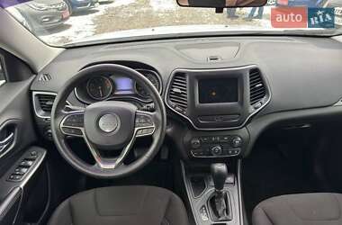 Позашляховик / Кросовер Jeep Cherokee 2018 в 