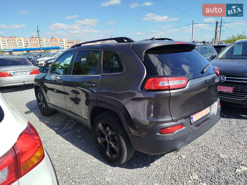 Внедорожник / Кроссовер Jeep Cherokee 2016 в Ровно
