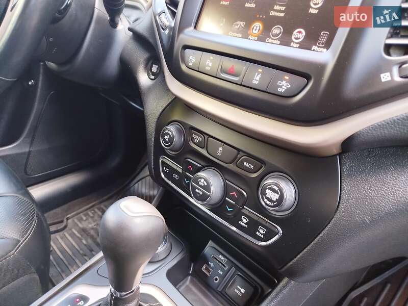 Внедорожник / Кроссовер Jeep Cherokee 2016 в Ровно