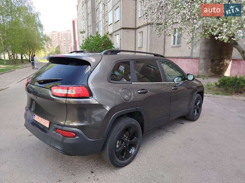Внедорожник / Кроссовер Jeep Cherokee 2016 в Ровно