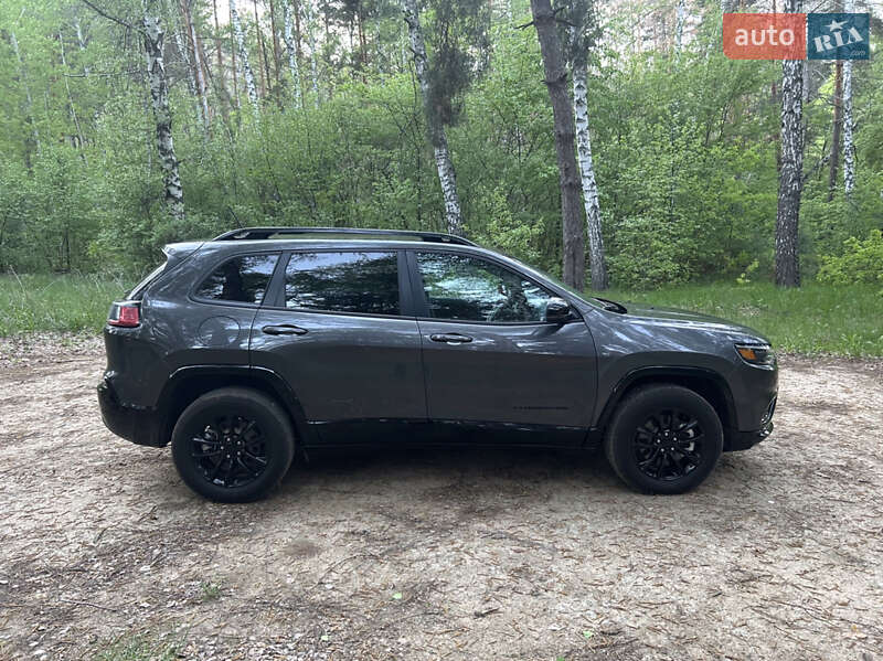 Внедорожник / Кроссовер Jeep Cherokee 2022 в Харькове