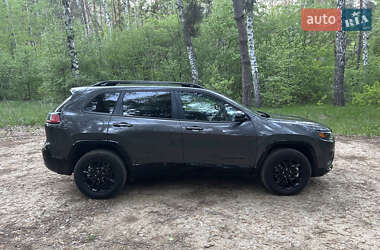 Внедорожник / Кроссовер Jeep Cherokee 2022 в 