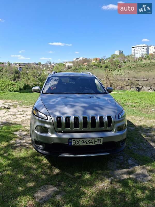 Внедорожник / Кроссовер Jeep Cherokee 2016 в Каменец-Подольском