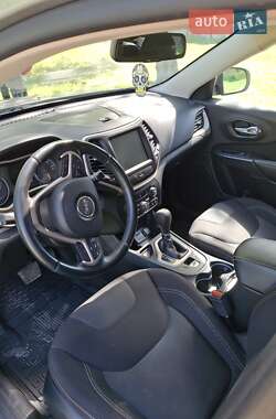 Внедорожник / Кроссовер Jeep Cherokee 2016 в 