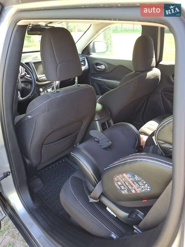 Внедорожник / Кроссовер Jeep Cherokee 2016 в Каменец-Подольском