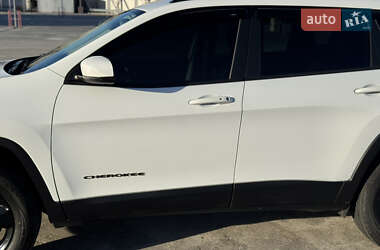 Внедорожник / Кроссовер Jeep Cherokee 2016 в 