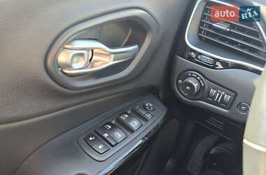 Внедорожник / Кроссовер Jeep Cherokee 2019 в 