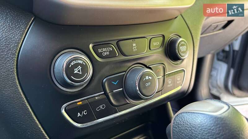 Внедорожник / Кроссовер Jeep Cherokee 2016 в Тернополе