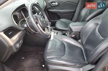 Внедорожник / Кроссовер Jeep Cherokee 2016 в 