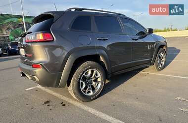 Позашляховик / Кросовер Jeep Cherokee 2019 в 