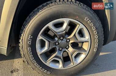 Позашляховик / Кросовер Jeep Cherokee 2019 в 