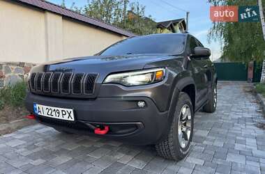 Позашляховик / Кросовер Jeep Cherokee 2019 в 