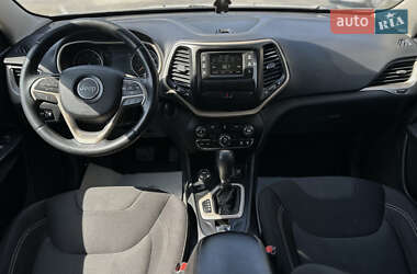 Позашляховик / Кросовер Jeep Cherokee 2015 в 