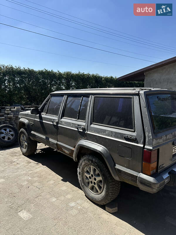 Внедорожник / Кроссовер Jeep Cherokee 1989 в Кицмани