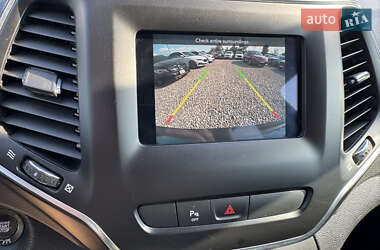 Позашляховик / Кросовер Jeep Cherokee 2019 в 