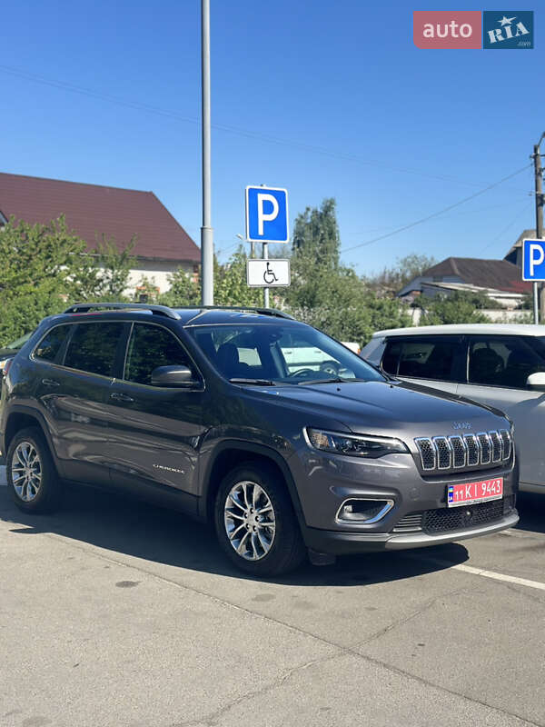 Позашляховик / Кросовер Jeep Cherokee 2021 в 
