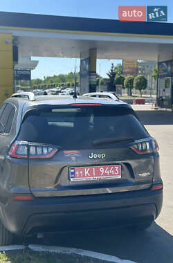 Позашляховик / Кросовер Jeep Cherokee 2021 в 