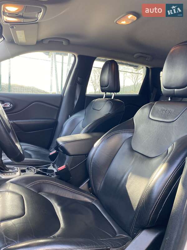 Позашляховик / Кросовер Jeep Cherokee 2015 в Львові