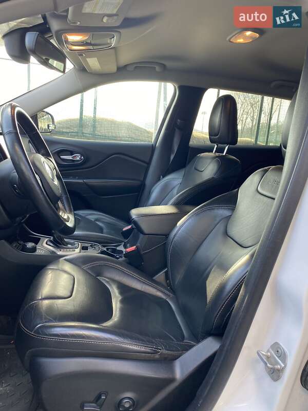 Позашляховик / Кросовер Jeep Cherokee 2015 в Львові