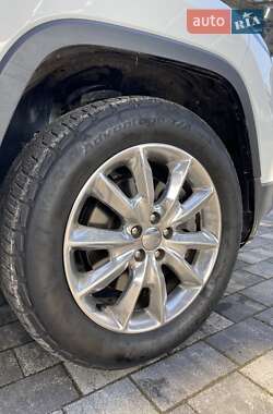 Позашляховик / Кросовер Jeep Cherokee 2015 в Львові