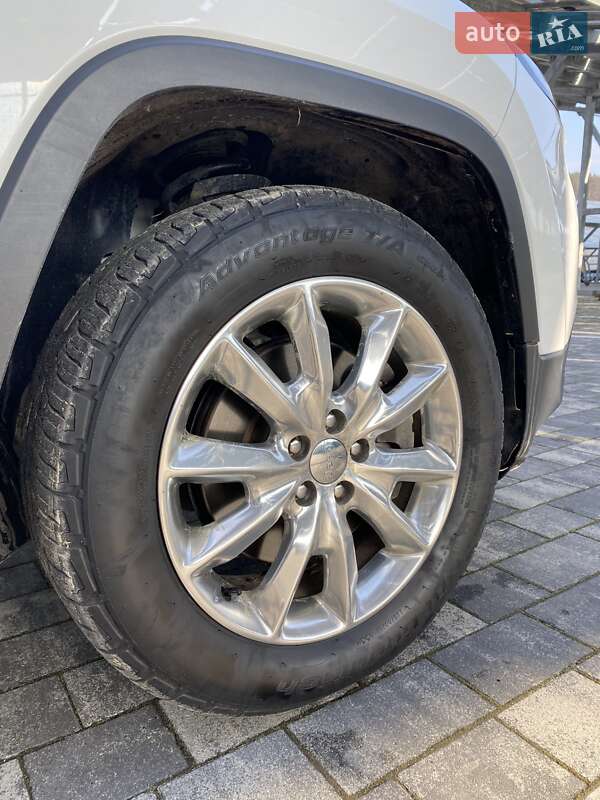 Позашляховик / Кросовер Jeep Cherokee 2015 в Львові