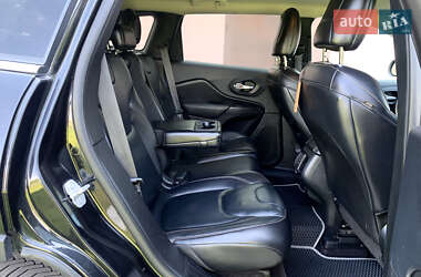 Позашляховик / Кросовер Jeep Cherokee 2016 в 