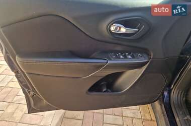 Внедорожник / Кроссовер Jeep Cherokee 2015 в 