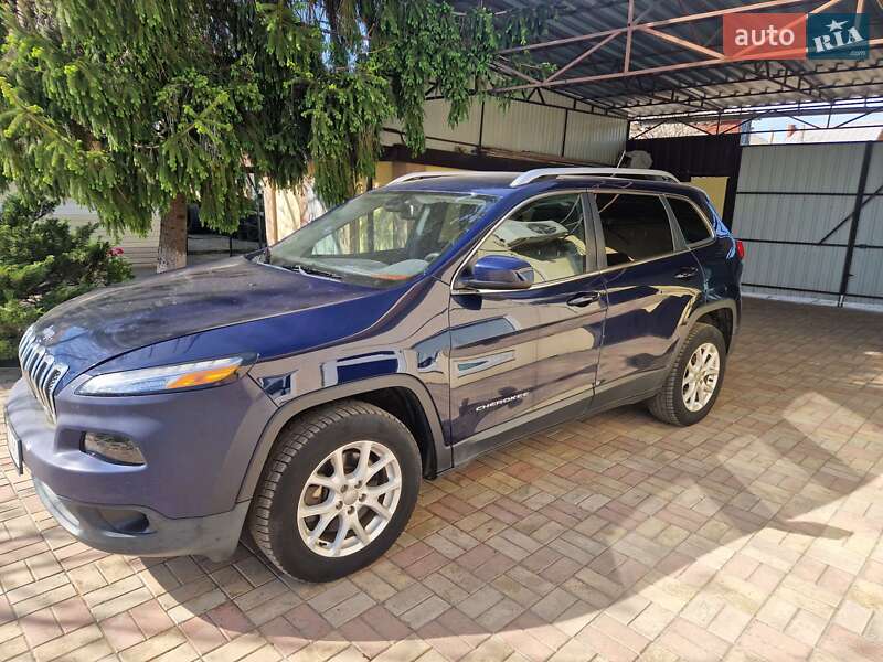 Внедорожник / Кроссовер Jeep Cherokee 2015 в 
