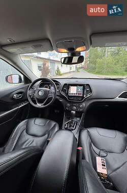 Позашляховик / Кросовер Jeep Cherokee 2019 в 