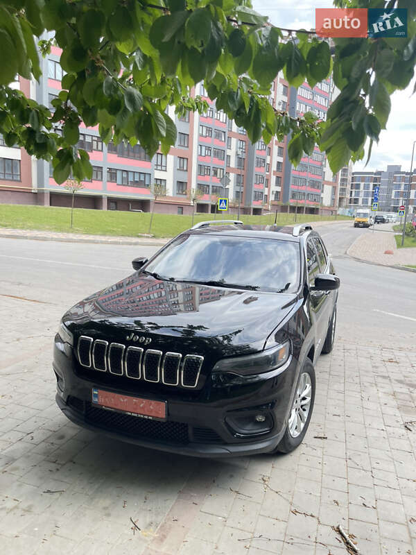 Позашляховик / Кросовер Jeep Cherokee 2018 в 