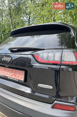 Позашляховик / Кросовер Jeep Cherokee 2018 в 