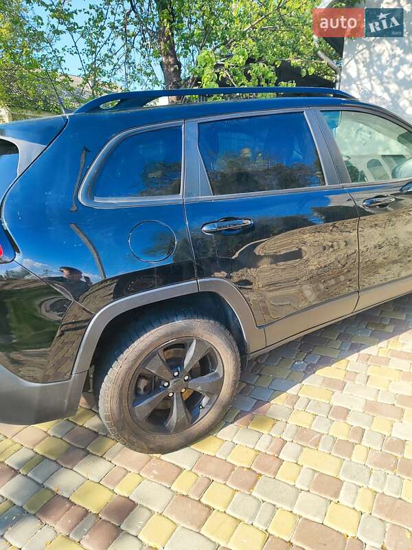 Внедорожник / Кроссовер Jeep Cherokee 2017 в Козове