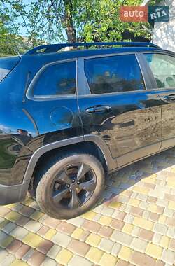 Внедорожник / Кроссовер Jeep Cherokee 2017 в 