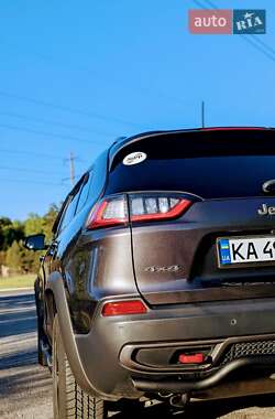 Позашляховик / Кросовер Jeep Cherokee 2018 в 