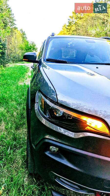 Внедорожник / Кроссовер Jeep Cherokee 2018 в Славутиче