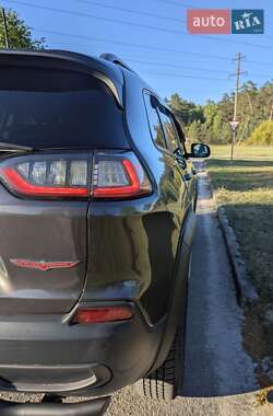 Позашляховик / Кросовер Jeep Cherokee 2018 в 
