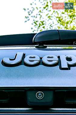 Позашляховик / Кросовер Jeep Cherokee 2018 в 