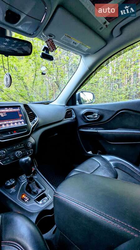 Внедорожник / Кроссовер Jeep Cherokee 2018 в Славутиче