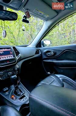 Позашляховик / Кросовер Jeep Cherokee 2018 в 