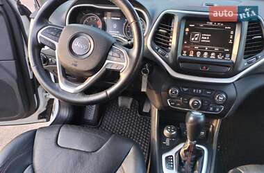 Внедорожник / Кроссовер Jeep Cherokee 2015 в 