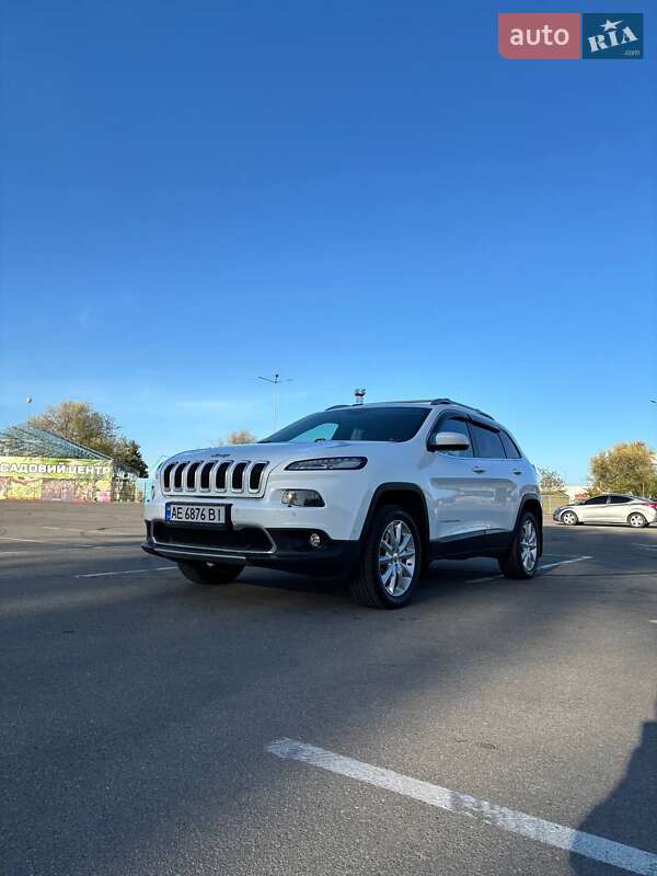 Внедорожник / Кроссовер Jeep Cherokee 2015 в 