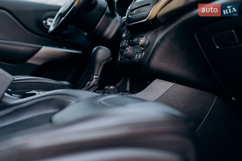 Позашляховик / Кросовер Jeep Cherokee 2019 в Львові